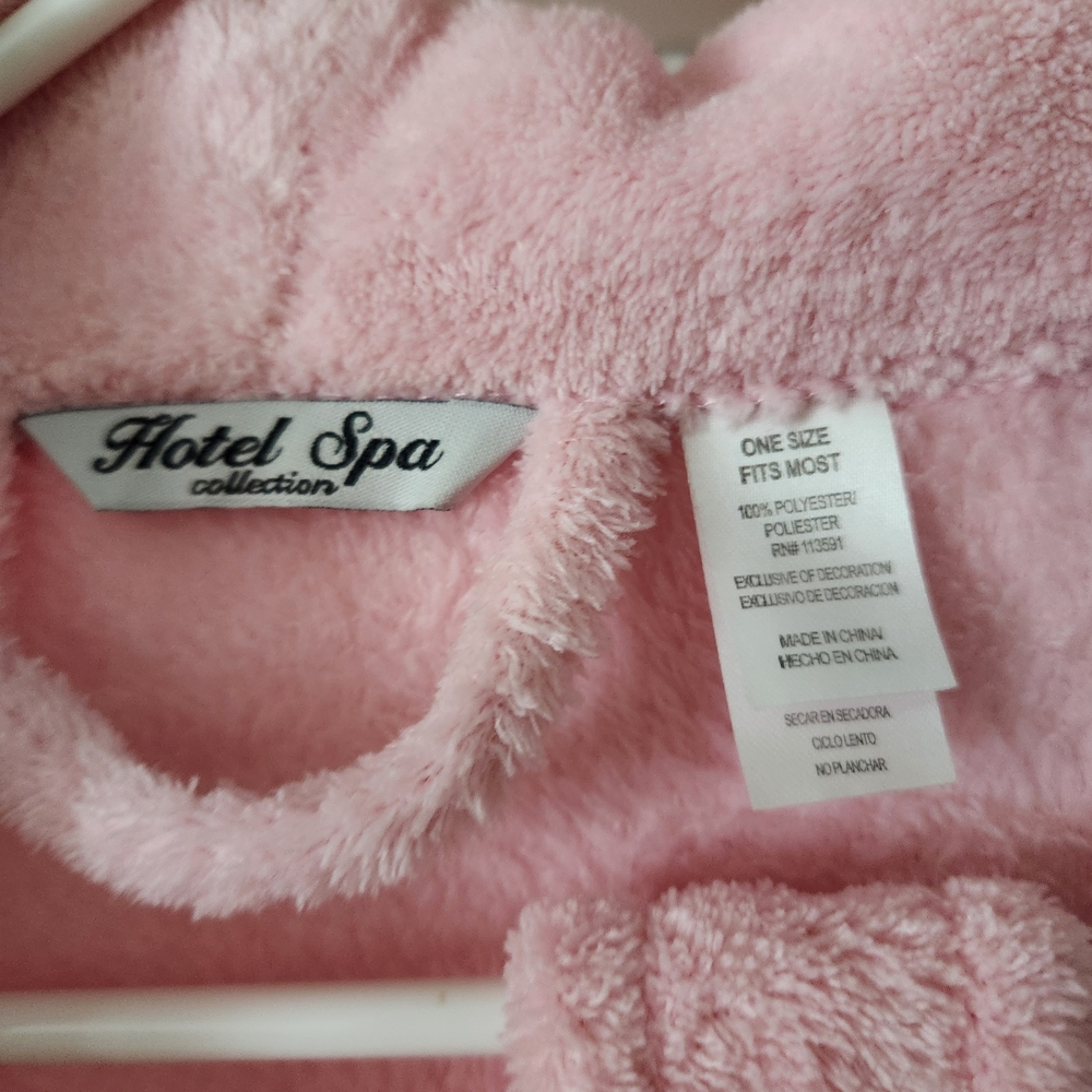 Cozy Pink Bathrobe - Picture 3 of 3